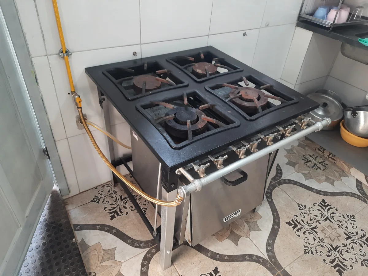 Rede de gás industrial de alta vazão para fogão e fritadeira no RJ