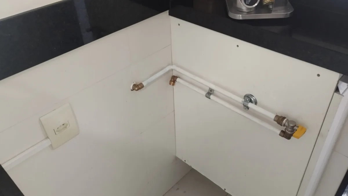 Instalação de registro de gás e flexível metálico normatizado RJ